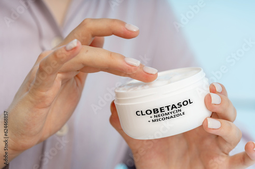 Clobetasol + Neomycin + Miconazole Medical Cream photo