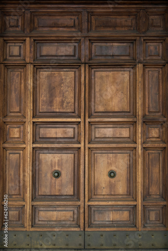 Fototapeta Naklejka Na Ścianę i Meble -  Old brown wooden door. Classic