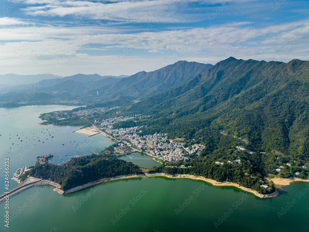 Naklejka premium Plover Cove Reservoir and Pat Sin Leng