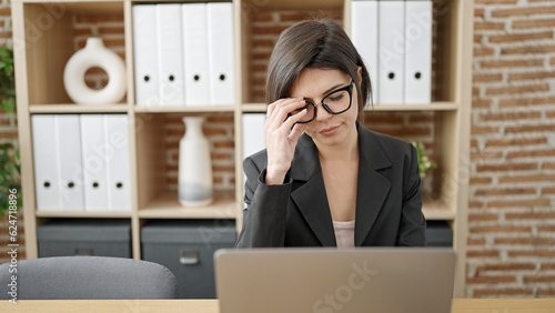 Young caucasian woman business worker stressed using laptop at office