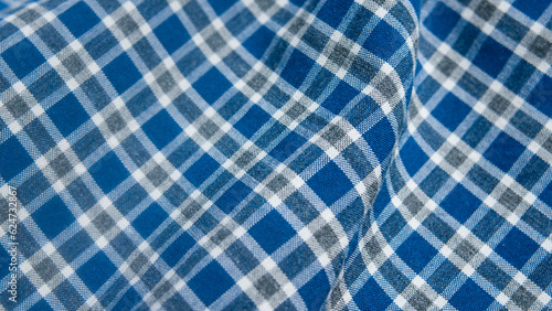 Camisa de cuadros azul detalle
