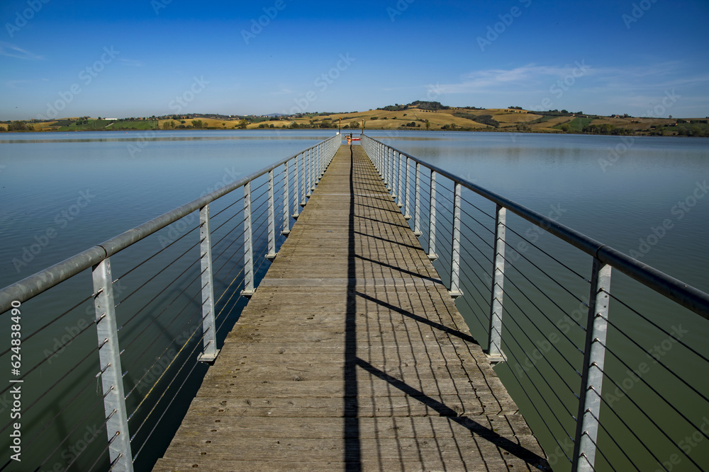 Naklejka premium Wooden pier on Chiusi Lake, Tuscany, Italy.