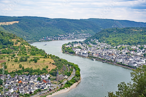 The River Rhine passes between the towns of Boppard and Filsen in Germany