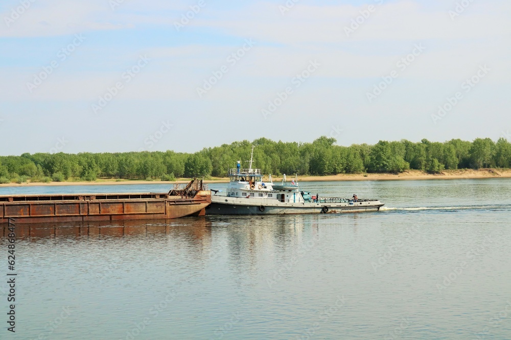 Barge for transportation of bulk cargo on the Kama River
