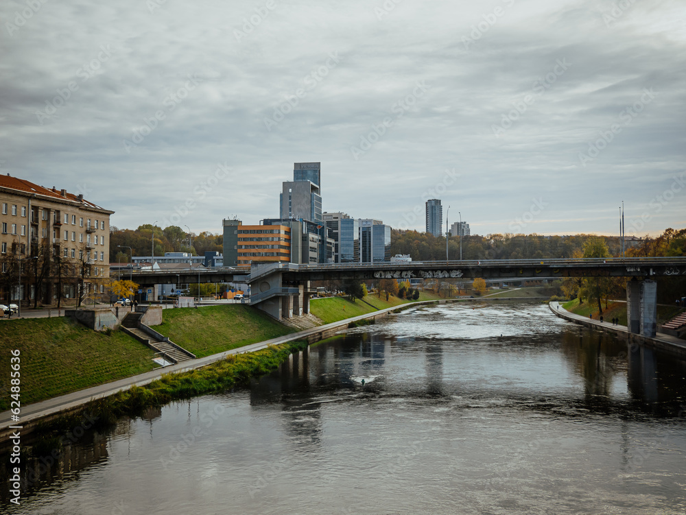 Neris River with the modern buildings of the new city center (southern Snipiskes)