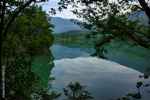 Obraz na płótnie Landscape with the Benasque lake in summer w salonie