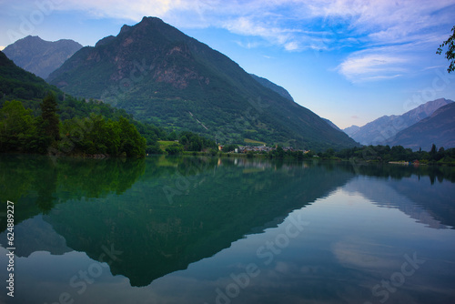 Obraz na płótnie Landscape with the Benasque lake in summer w salonie