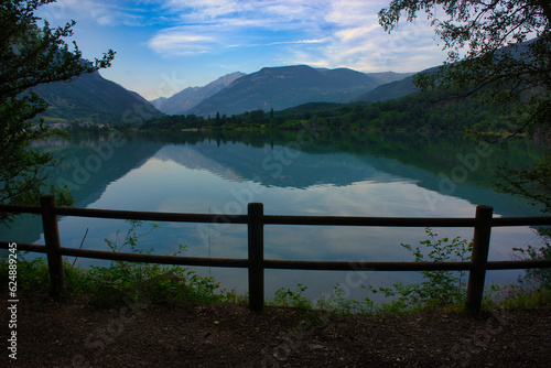 Obraz na płótnie Landscape with the Benasque lake in summer w salonie