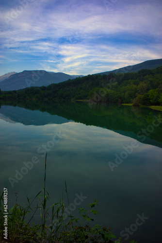 Obraz na płótnie Landscape with the Benasque lake in summer w salonie