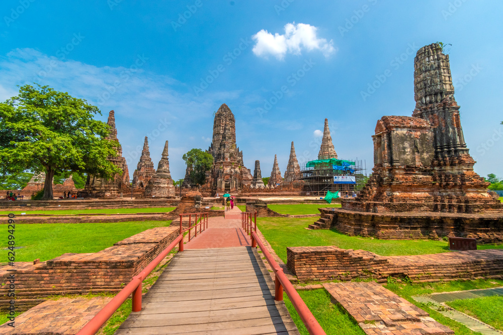 Fototapeta premium Wat Chaiwatthanaram the famous archaeological site in Ayutthaya Historical Park, a UNESCO world heritage site, Thailand