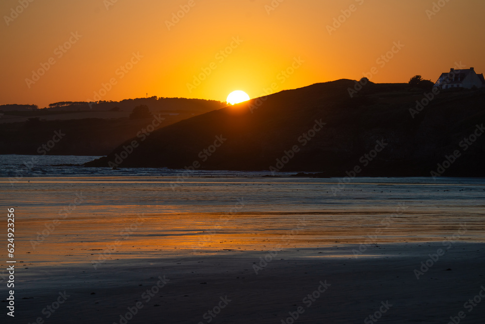 Coucher de soleil sur la plage de Pentrez, Finistère, Bretagne, France