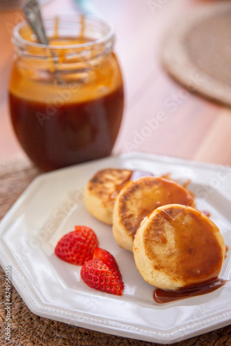 little cheesecakes with caramel sauce.