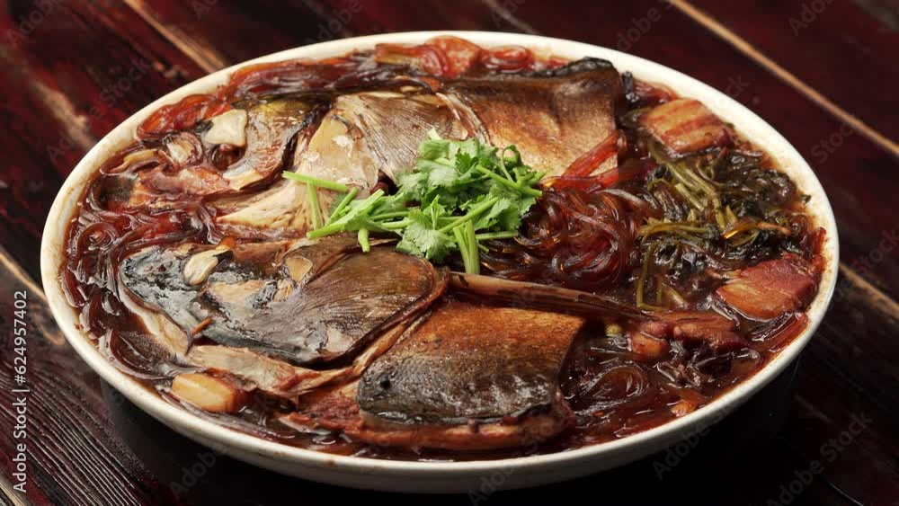 The cooking process of stewed fish head with vermicelli noodles, a local specialty food in Northeast China
The cooking process of stewed fish head with vermicelli noodles, a local specialty food in Northeast China