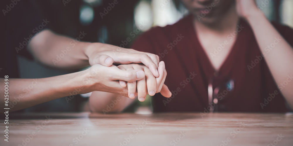 Φωτογραφία Husband and wife join hands to cheer ,Relationship care concept ,comforting fami