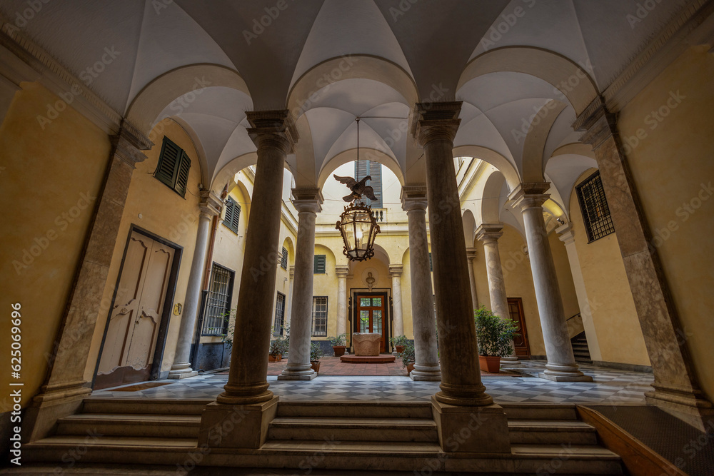 Φωτογραφία GENOA, ITALY, MAY 23, 2023 - The colonnade of one of the Rollipalaces of Stra