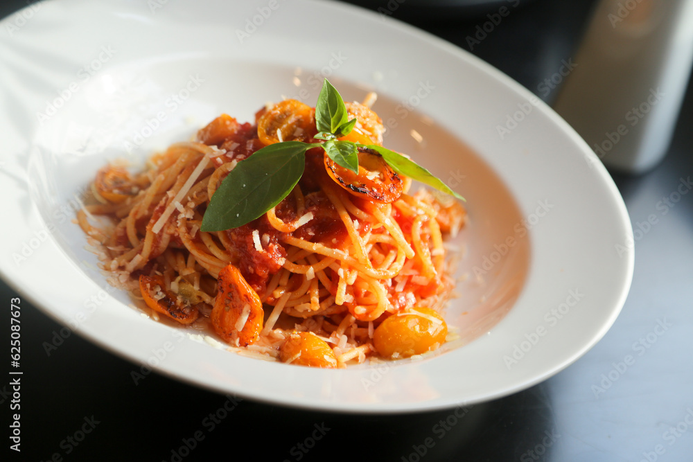 Pasta with roasted tomatoes and cheese