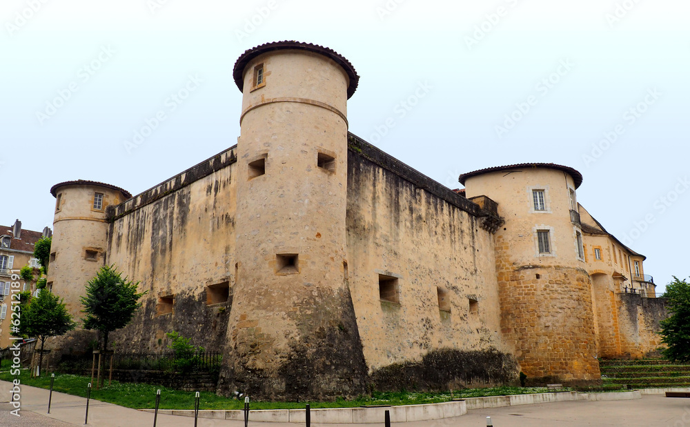 The Château Vieux in Bayonne, in the Basque Country, was one of the city's strategic defense sites. It was built at the end of the 11th century on the site of the Roman castrum of Lapurdum