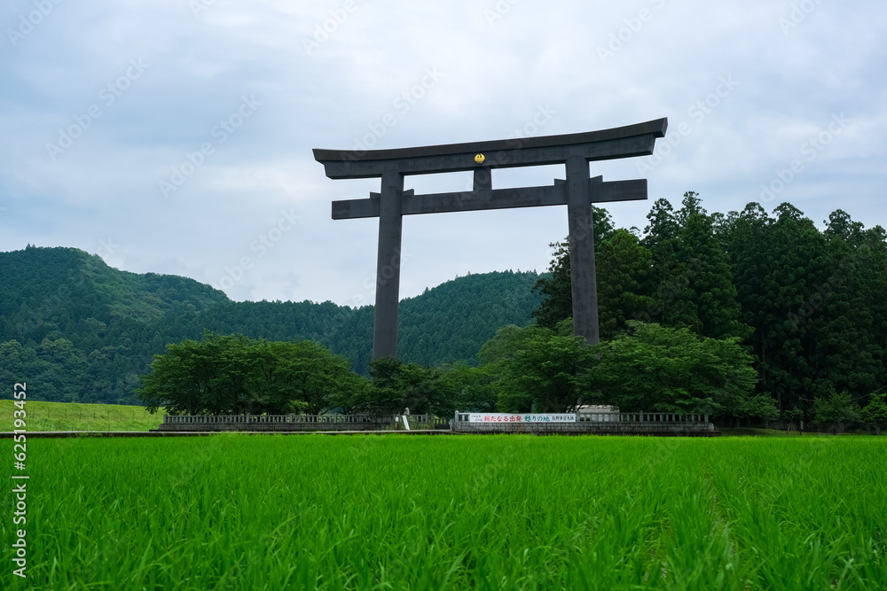和歌山県 雨の日の熊野本宮大社 大斎原大鳥居