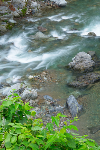 夏に見た川の流れ © bokotosan