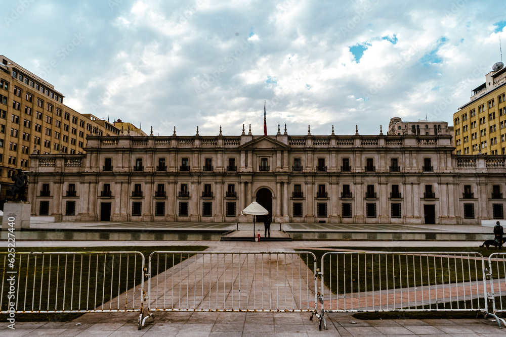 Obraz premium government palace in santiago de chile