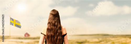 Schwedische Frau vor einer Küste in Schweden