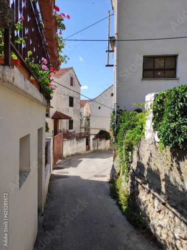 Fototapeta Naklejka Na Ścianę i Meble -  narrow street in the old town of island
