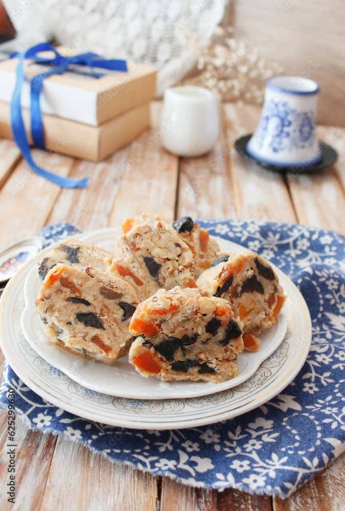 roll with dried fruits roll with dried fruits