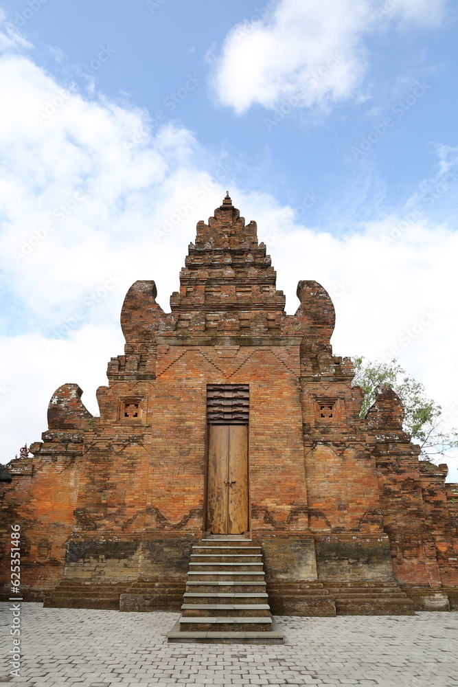 Pforte zum Pura Desa Ian Puseh Tempel in Denpasar, Bali, Indonesien
