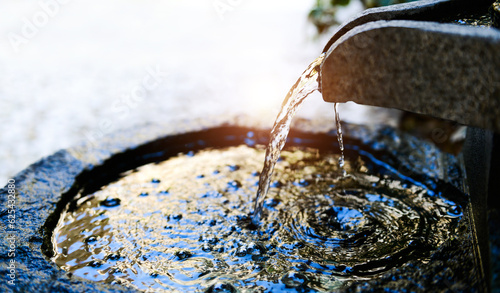 Billede på lærred Traditional spring water fountain in garden