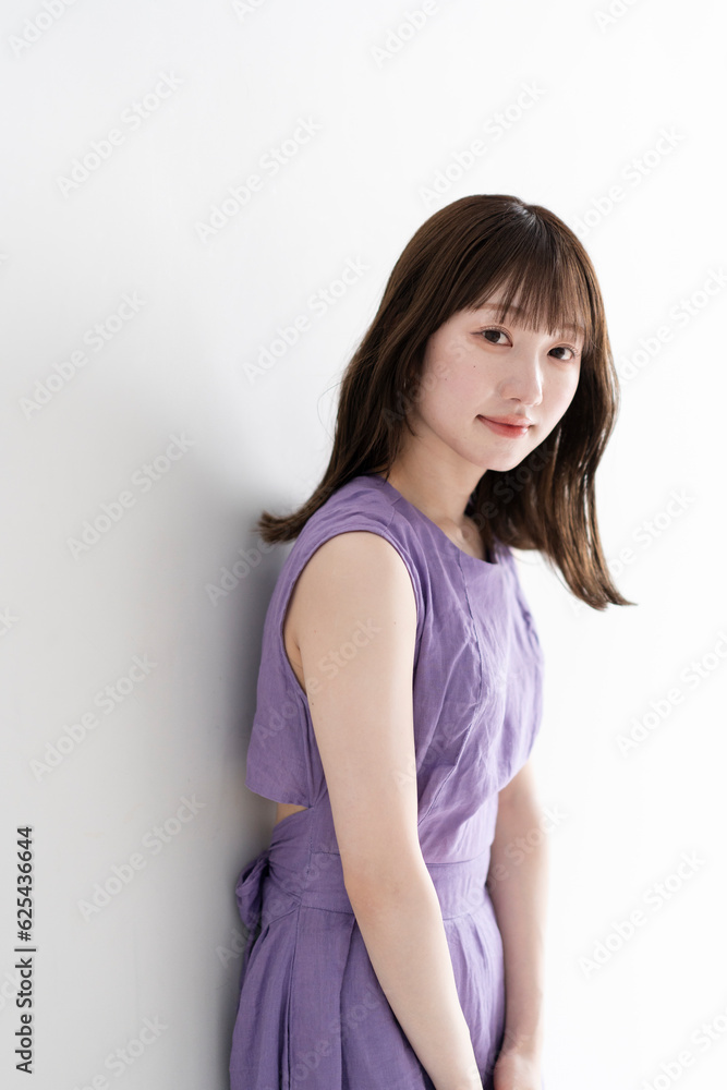 爽やかなワンピースの女性 爽やかなワンピースの女性