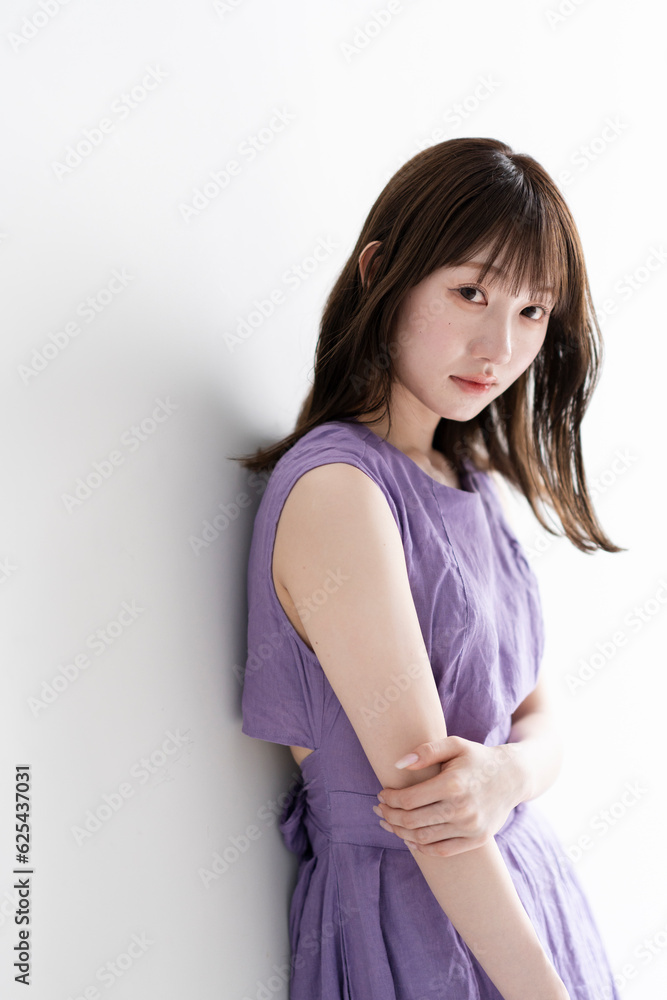 爽やかなワンピースの女性 爽やかなワンピースの女性