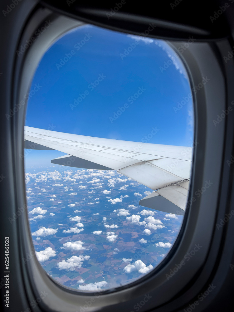 Fototapeta premium wing and land view from airplane window