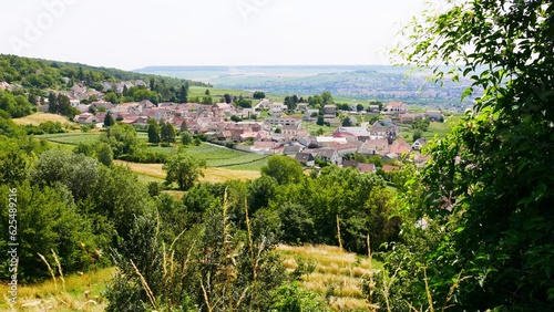 Village de Champillon dans la Marne dans le vignoble champenois. France Europe