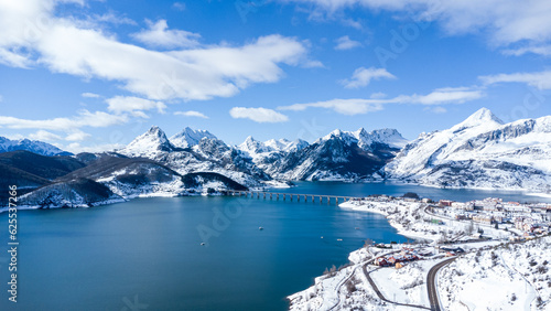 Riaño y su embalse (LEÓN)