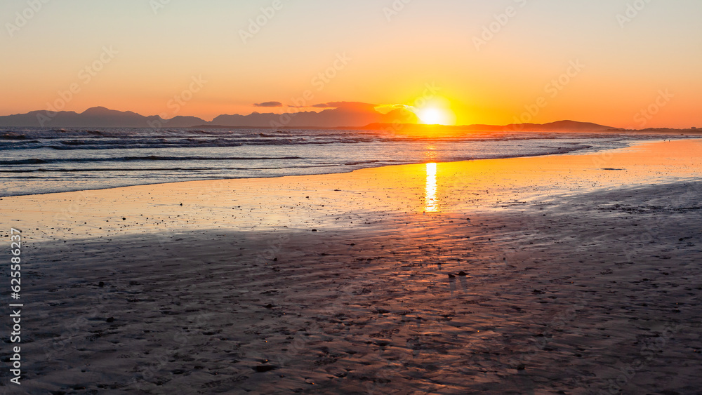 Naklejka premium Beach Ocean Sea Water Sands Reflection At Sun Down Mountain Silhouette Landscape