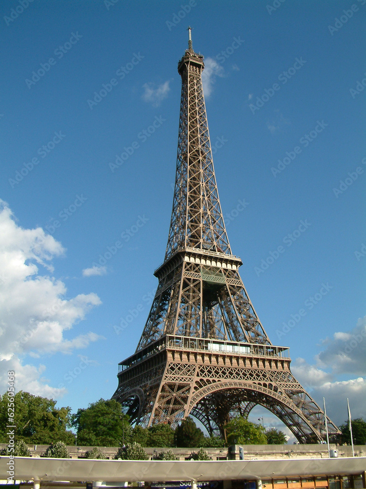 La tour Eiffel , Paris , 75, France La tour Eiffel , Paris , 75, France