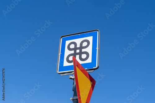 Quadro su tela Sign in Iceland indicating a scenic view or point of interest along the road