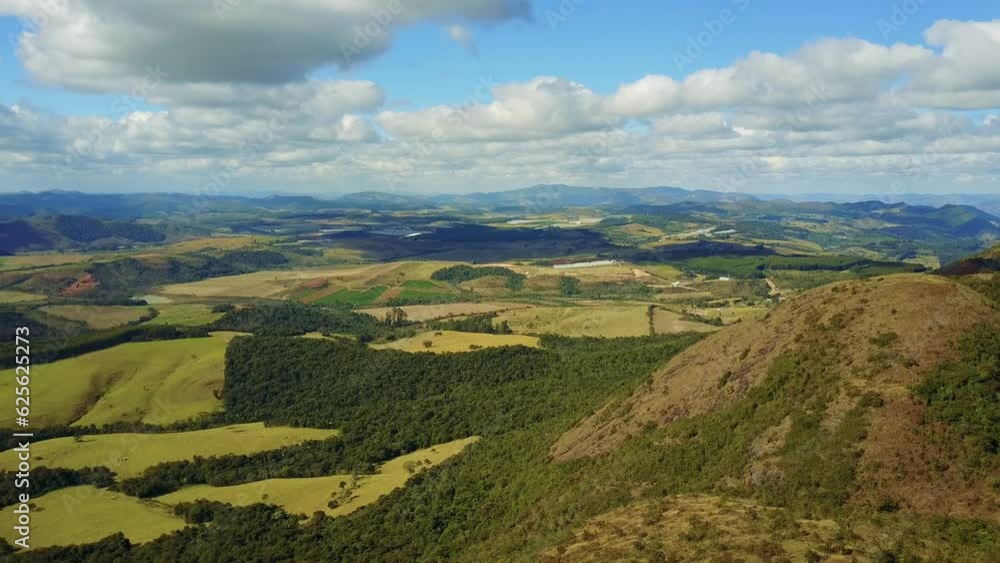 Drone, Aerial video, Aerial view of Pico do Gavião, Minas Gerais, Brazil
Drone, Aerial video, Aerial view of Pico do Gavião, Minas Gerais, Brazil