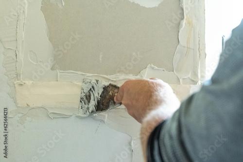 Obraz na plátně Wall repair home renovation plaster mud painting work interior banner copy space