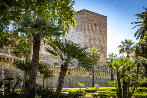 exterior of castello normanno svevo, norman-swabian castle, bari, puglia, italy, europe © Andrea Aigner