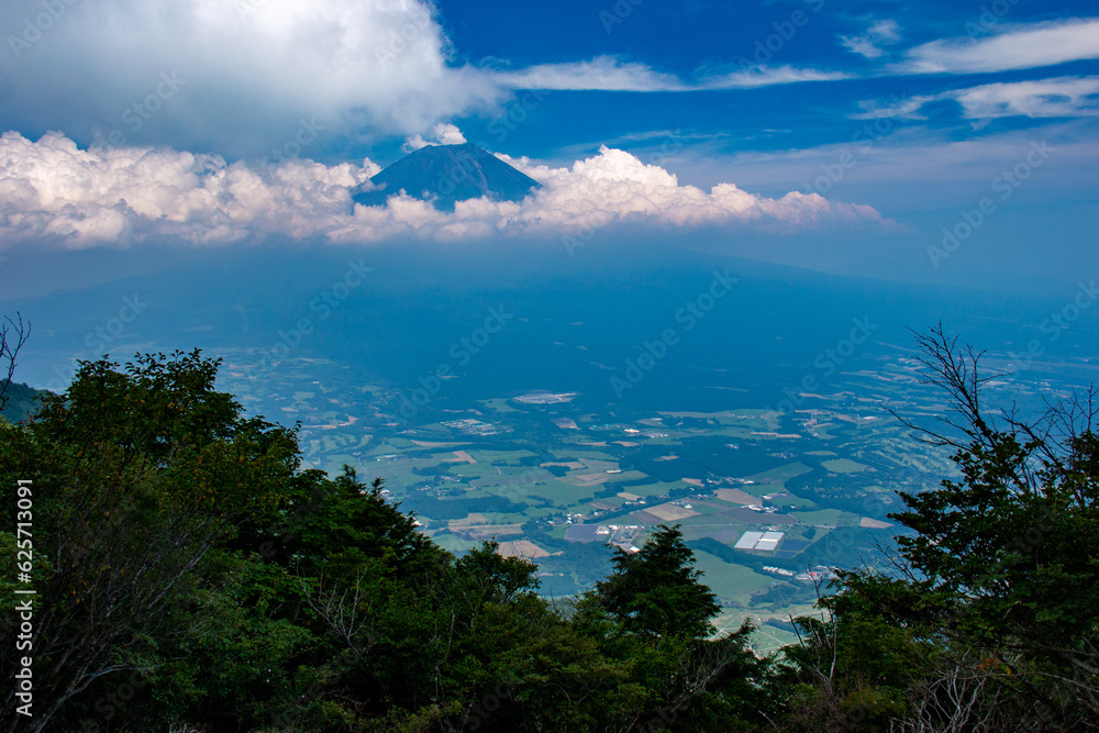 毛無山登山　富士山の雄姿と朝霧高原の絶景