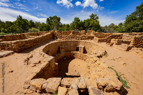 Obraz na płótnie Sunny view of the historical Coyote Village in Mesa Verde National Park w salonie
