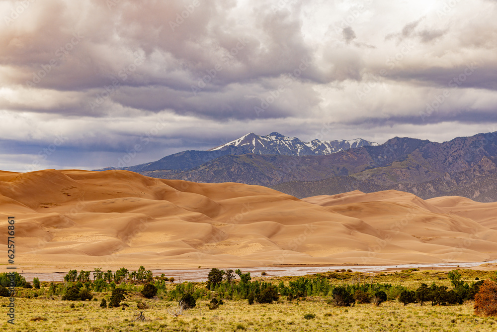 Fototapeta premium Sunny view of the landscape of Great Sand Dunes National Park and Preserve