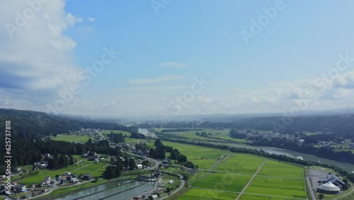 ドローン撮影：夏の朝、新潟の田舎町を空撮