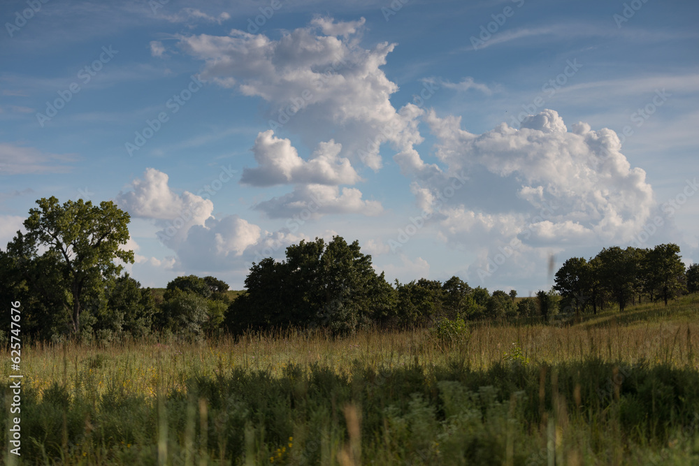 Obraz premium clouds over the prairie