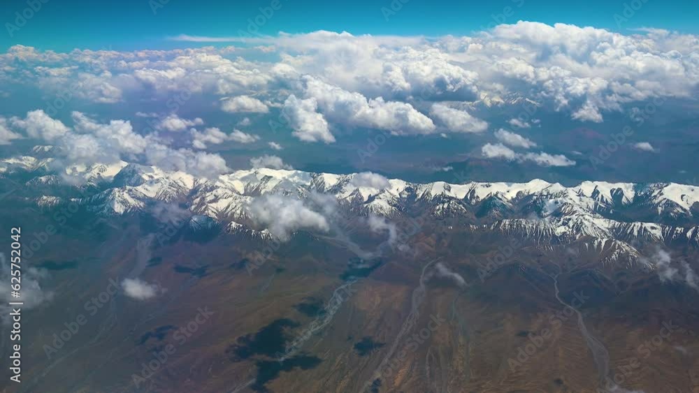 A bird's-eye view of the white clouds and snow mountains from a high altitude，Natural Scenery of China，Overlooking the endless mountains and rivers from a high altitude