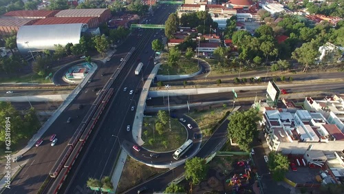 Movimiento de drone sobre el trébol de avenida Tlalpan y Circuito Interios en la Ciudad de México. photo