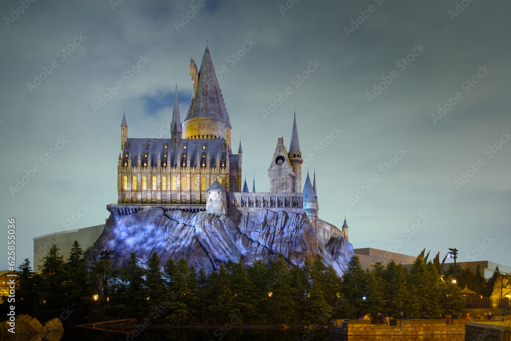 Obraz premium OSAKA, JAPAN - 02022023: Universal Studios Japan . The Hogwarts castle reflect to the water in The Wizarding World of Harry Potter in Universal Studio Osaka