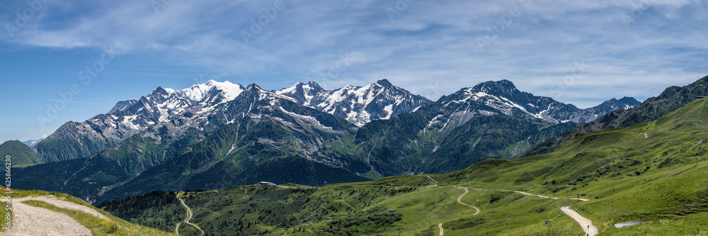 Fototapeta premium Mont-Blanc, seen from Beaufortain