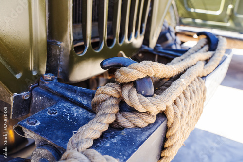 Schilderij op canvas Towing rope of a retro car